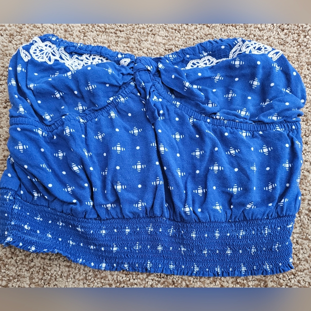 Gently Used Hollister Elastic Smocked tube top (Cropped)
